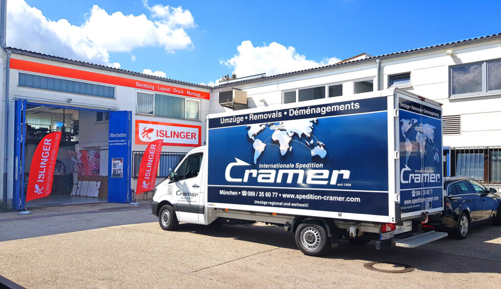 Lkw der internationalen Spedition Craner mit ISLINGER Beschriftung auf der Seite.