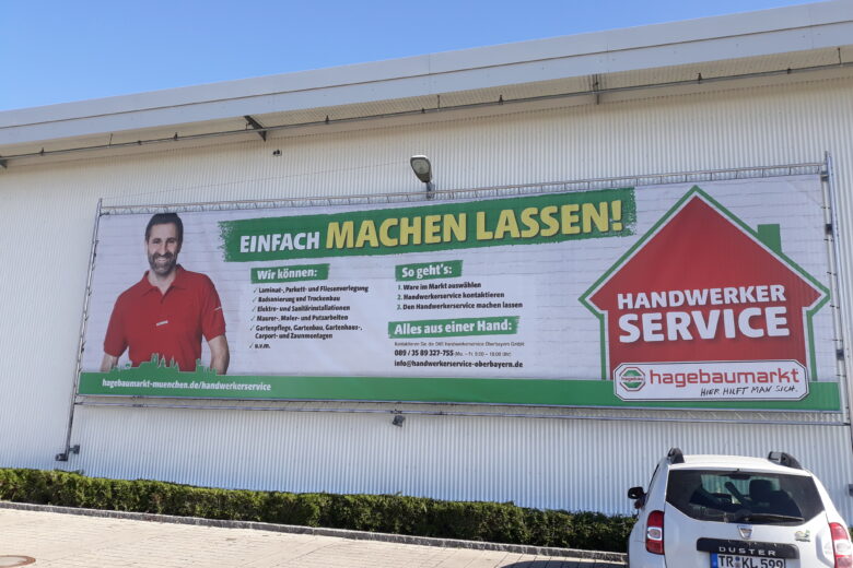 Werbeplane des Hagebaumarkts mit Informationen zum Handwerker Service und Dienstleistungen.
