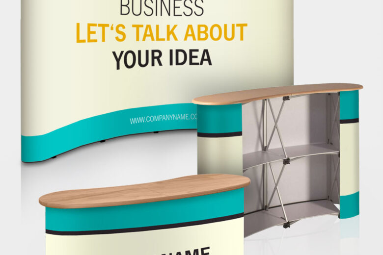 Messetheke mit einem Werbebanner, der den Text 'BUSINESS LET'S TALK ABOUT YOUR IDEA' zeigt.